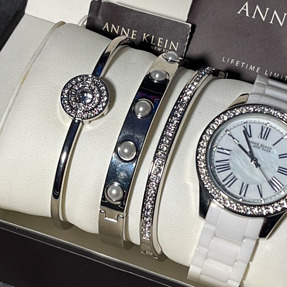 🪩 Anne Klein elegant Watch and bracket set 🪩